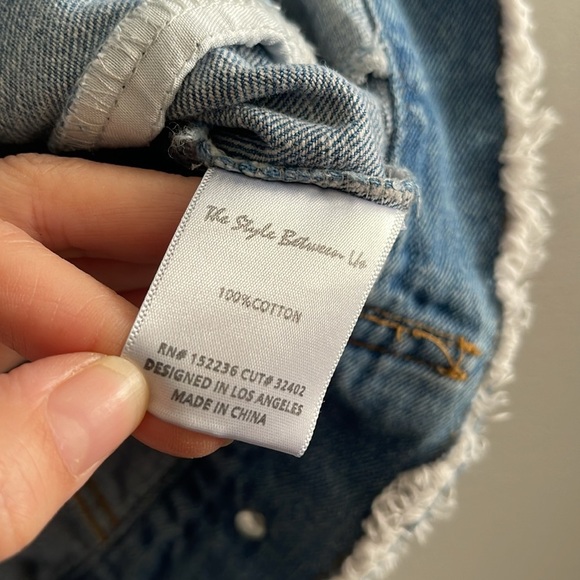 The Style Between Us Womens Denim/Jean Jacket Back Art Design Distressed Size M - Picture 11 of 11